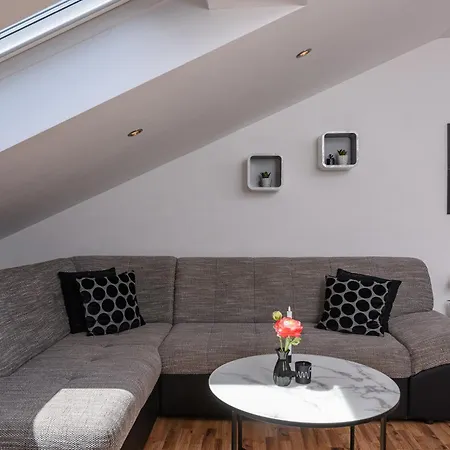 Lorena - With Sea View Near Old Town *