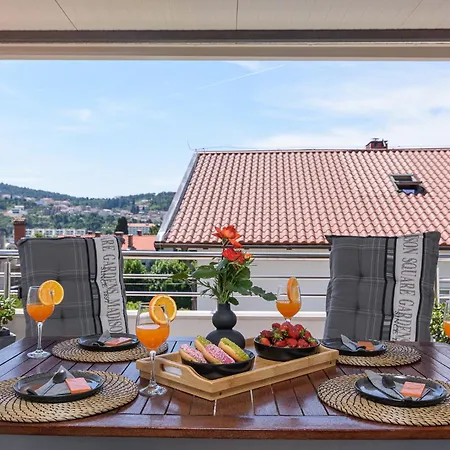 Lorena - With Sea View Near Old Town