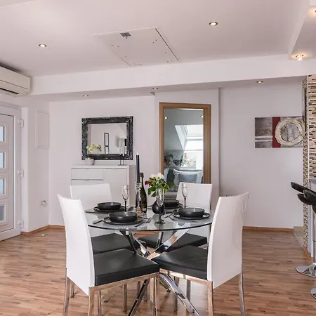 Lorena - With Sea View Near Old Town Apartment