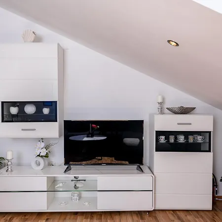 Lorena - With Sea View Near Old Town *