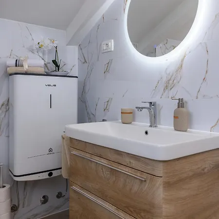 Lorena - With Sea View Near Old Town