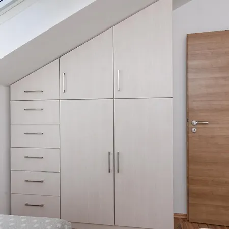 Apartment Lorena - With Sea View Near Old Town