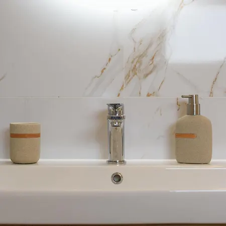 Lorena - With Sea View Near Old Town *