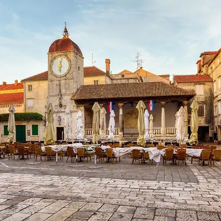 Lorena - With Sea View Near Old Town Trogir