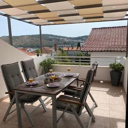 Lorena - With Sea View Near Old Town * Trogir