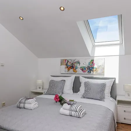 Lorena - With Sea View Near Old Town * تروغير