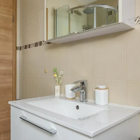 Lorena - With Sea View Near Old Town