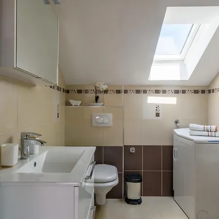 Lorena - With Sea View Near Old Town *