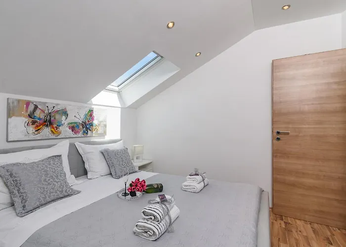 Lorena - With Sea View Near Old Town 아파트 트로기르