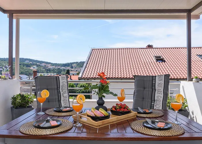 Lorena - With Sea View Near Old Town