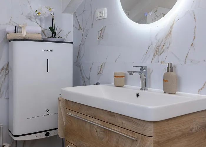 Lorena - With Sea View Near Old Town