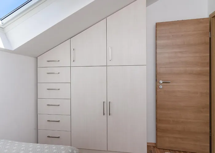 Apartment Lorena - With Sea View Near Old Town