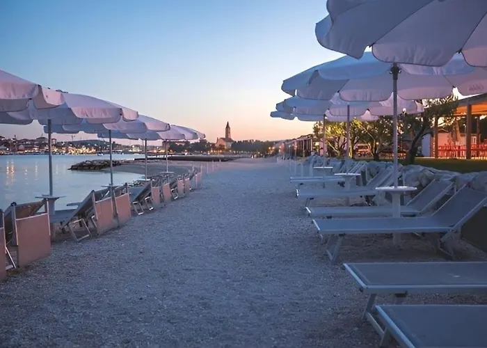 Lorena - With Sea View Near Old Town * Trogir