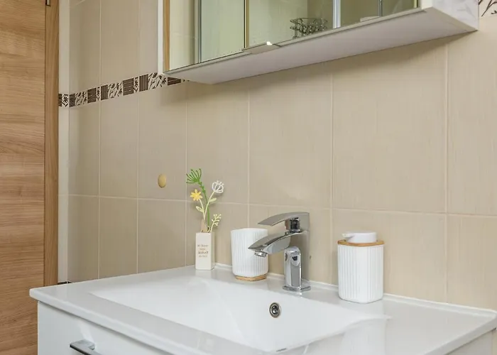 Lorena - With Sea View Near Old Town