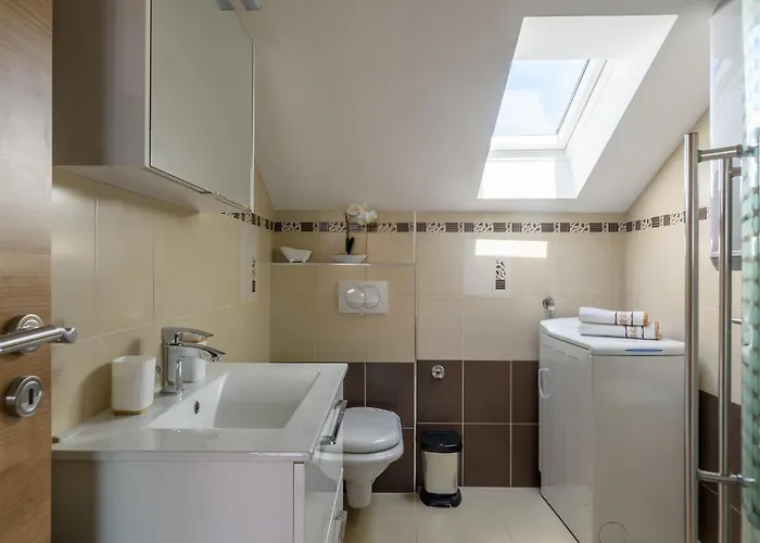 Lorena - With Sea View Near Old Town *