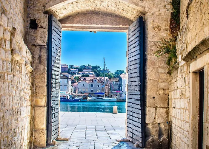 Lorena - With Sea View Near Old Town * Trogir